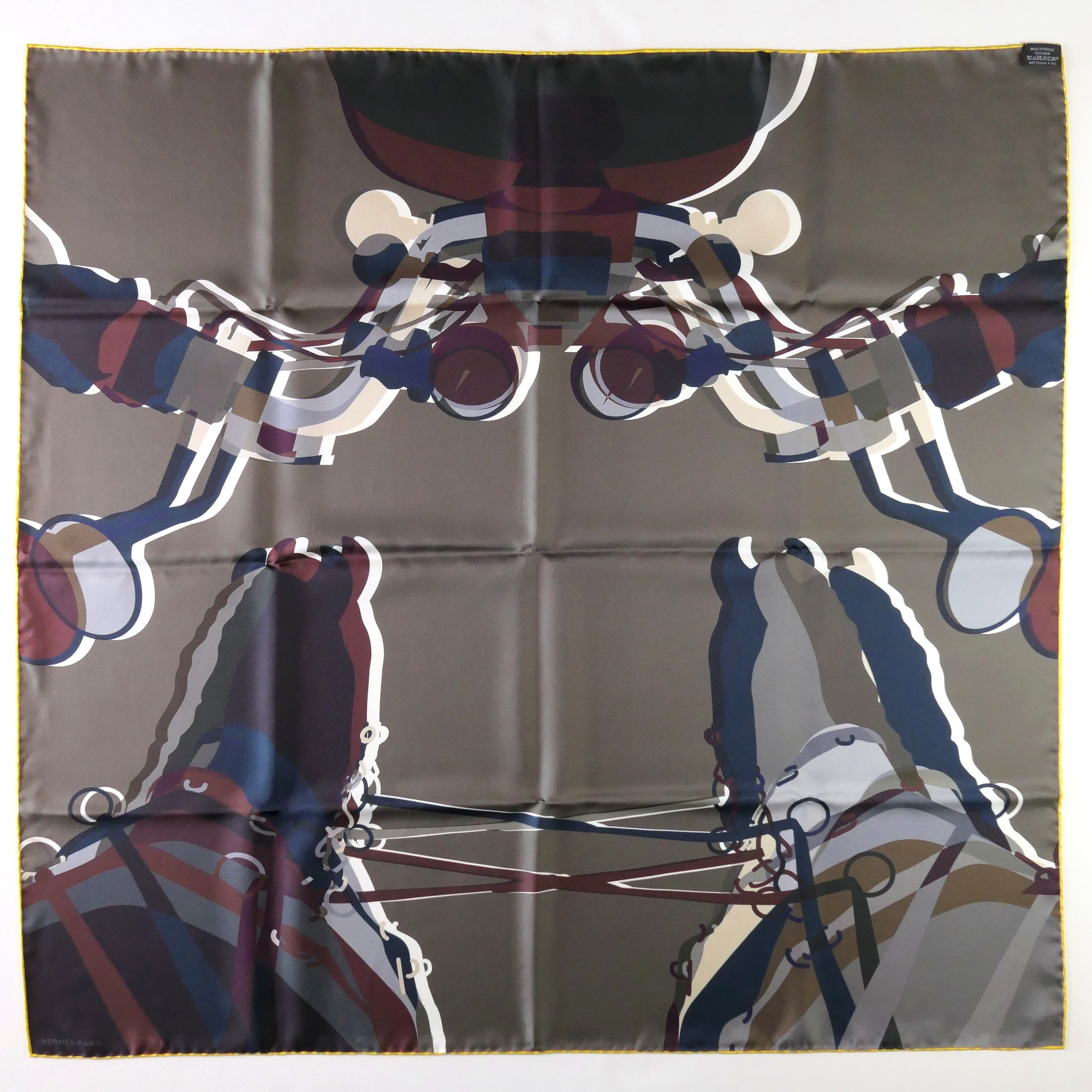 Carré Hermès Drive Me Crazy de Yoni Alter, 90 cm soie, vue d'ensemble face attelage de chevaux