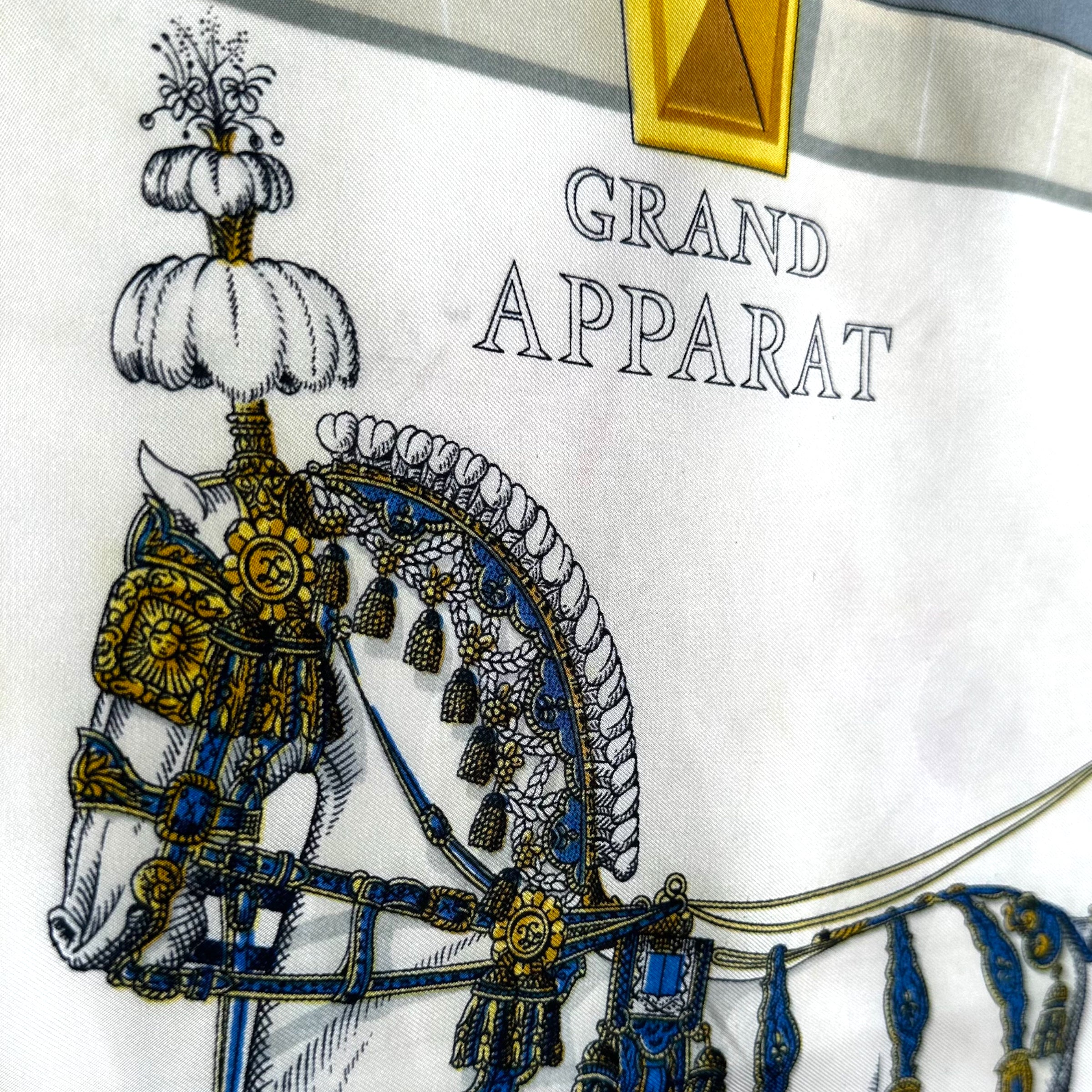 Grand display - HERMES SCARF 90 CM