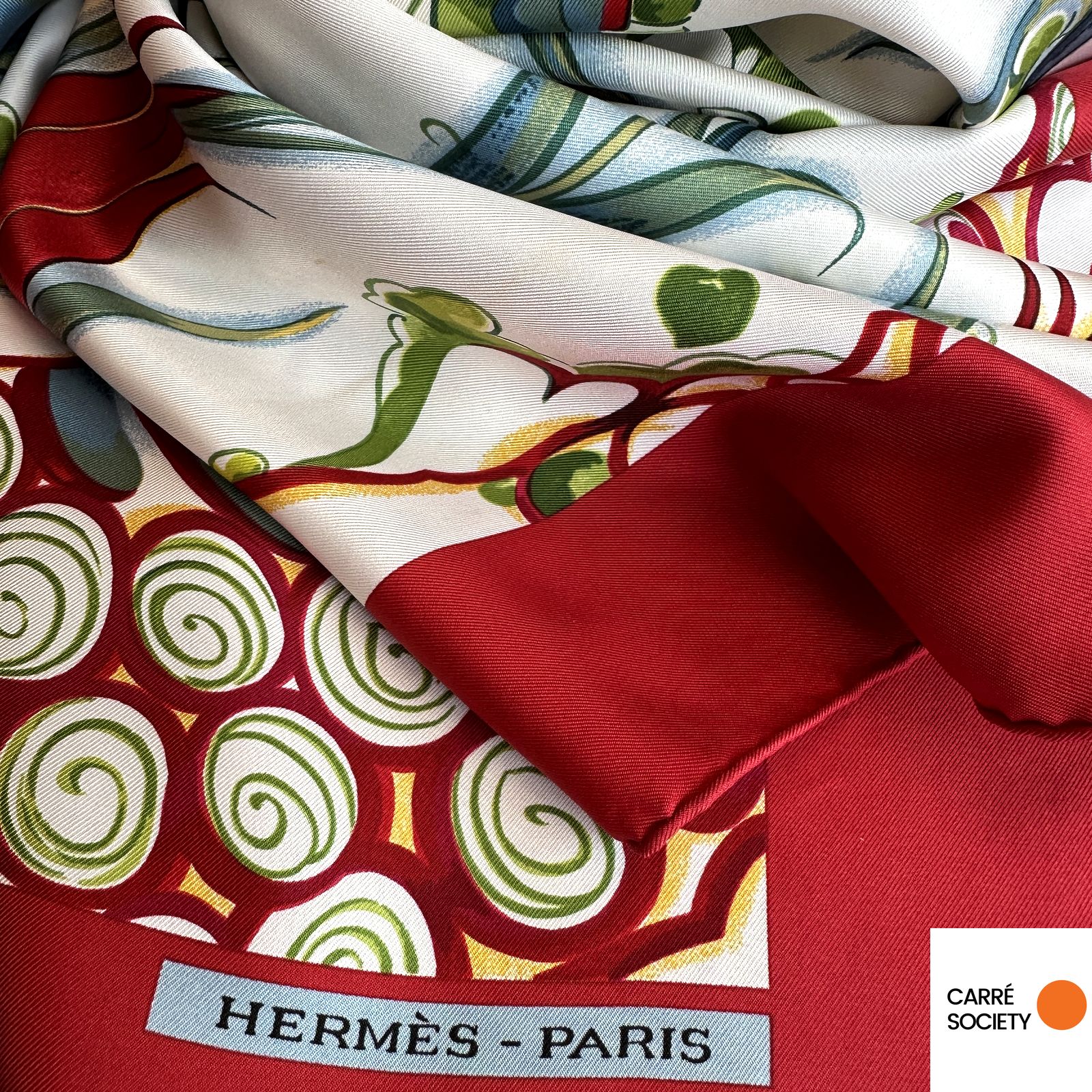 Détail du roulotté main et des couleurs vives