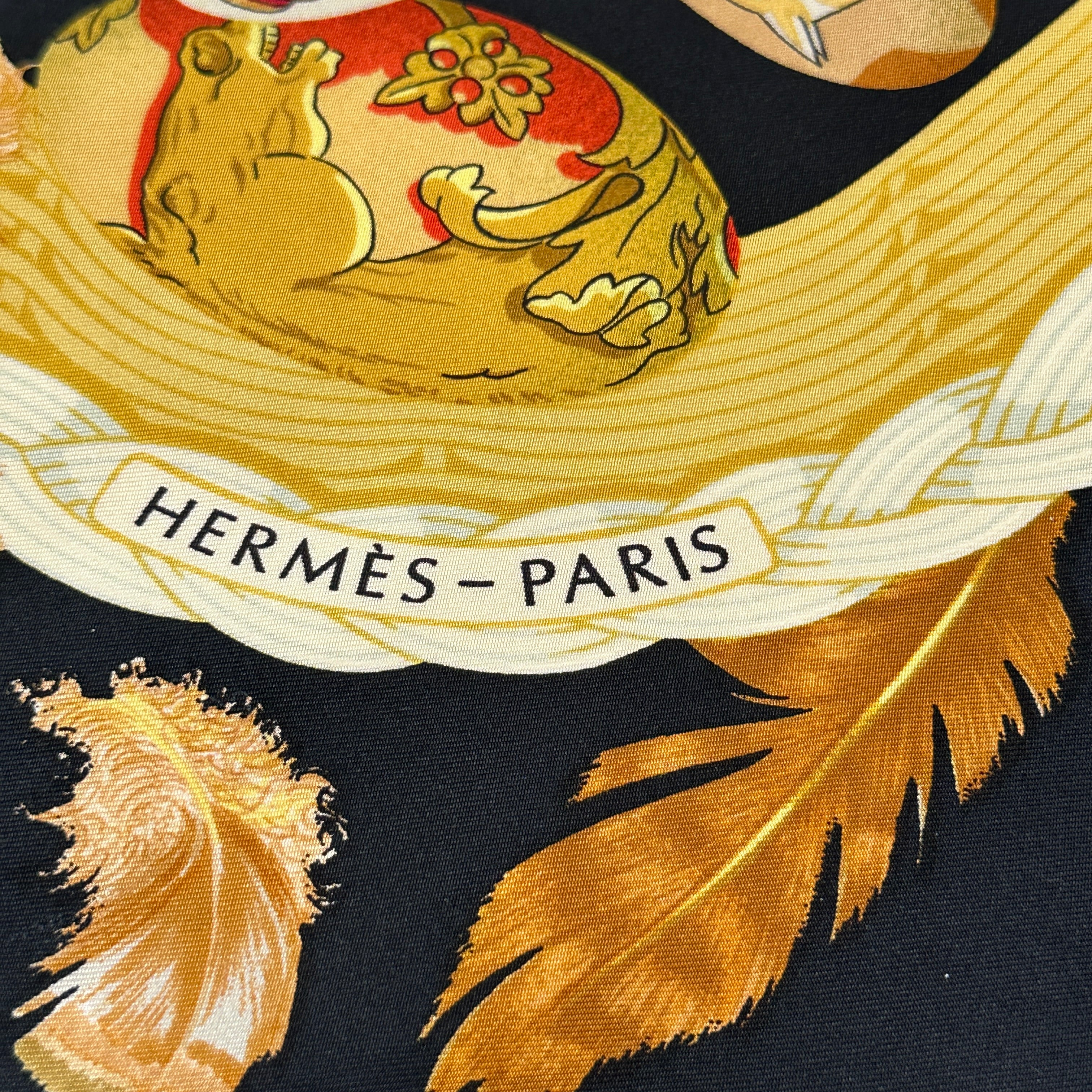 sgnature sur le foulard en soie hermes paris