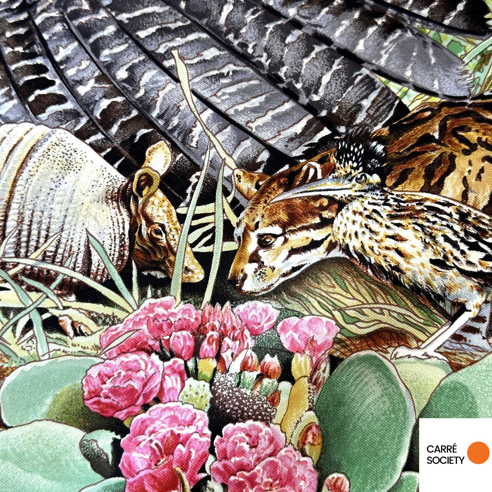 détail d'animaux et de fleurs de cactus