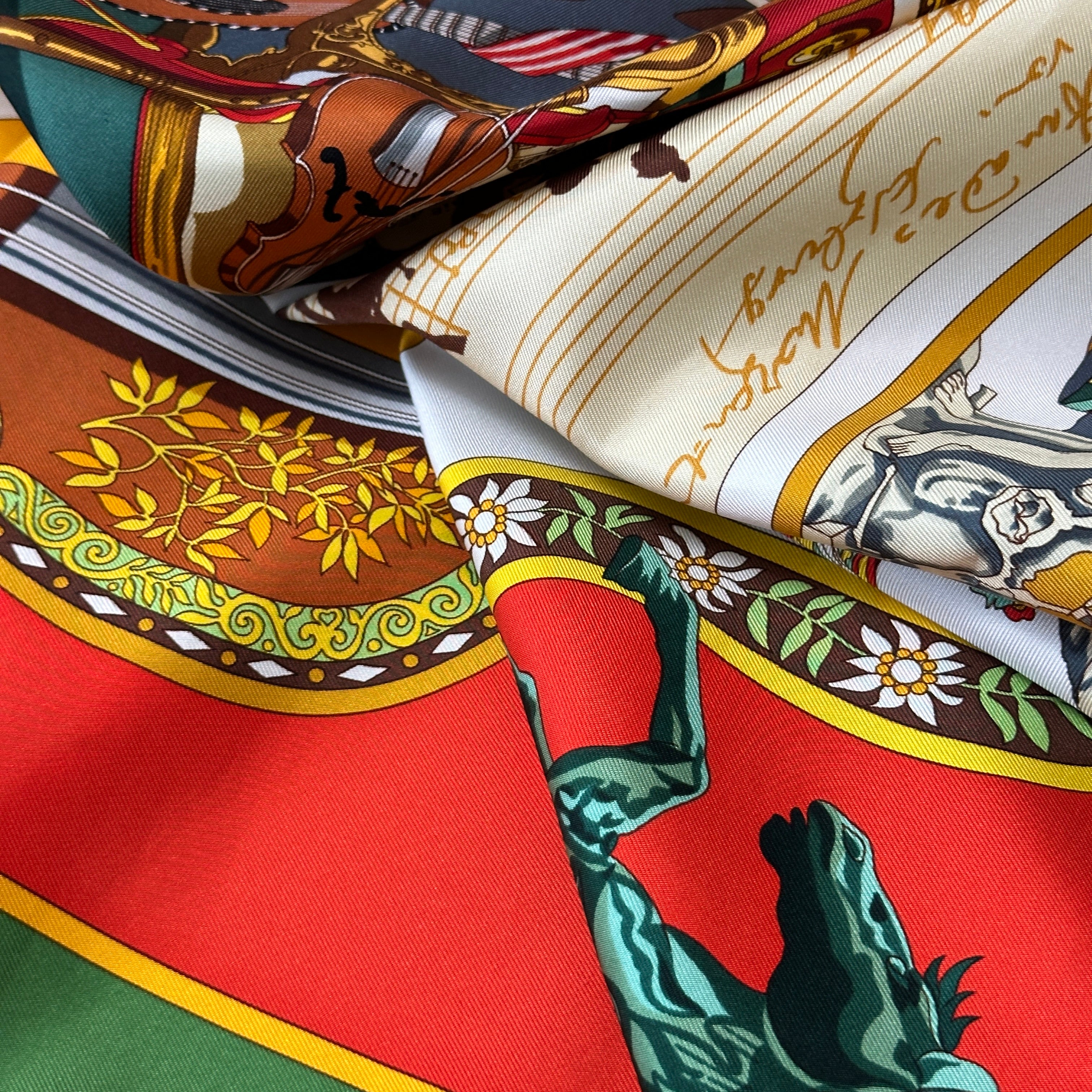 foulard hermès plié