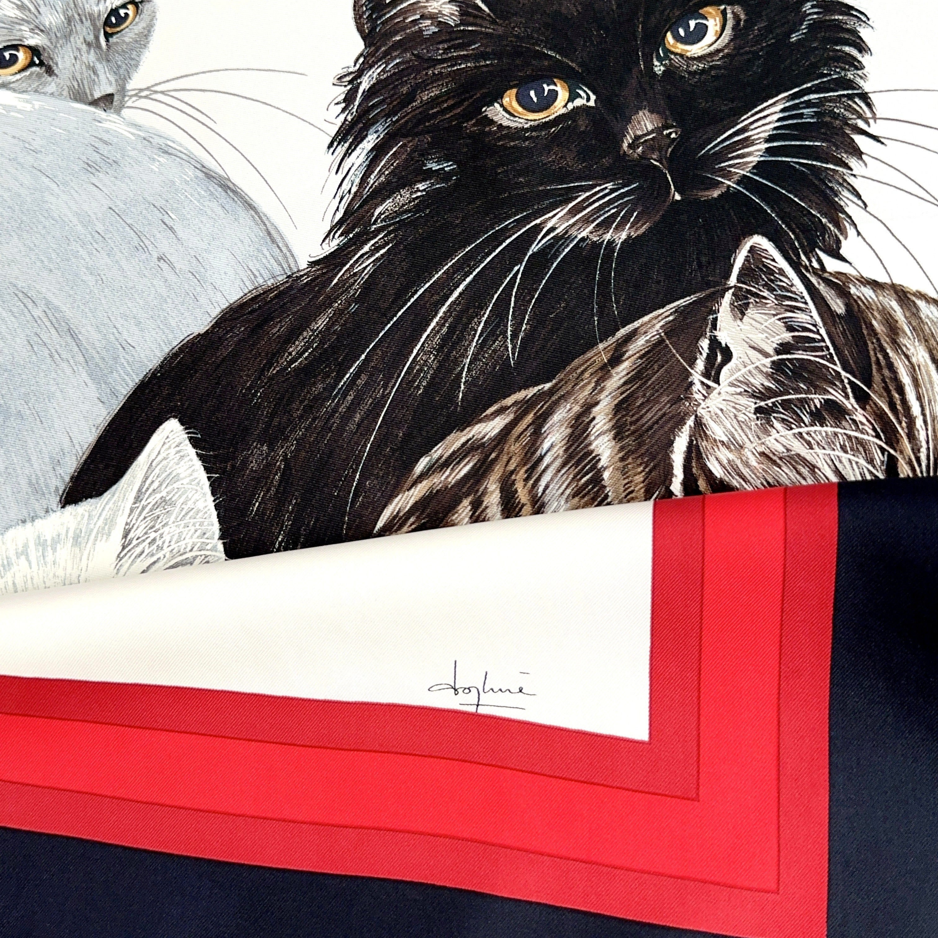 Carré Hermès Les Chats de Daphné Duchesne, 90 cm soie, signature de l'artiste Daphné Duchesne en bordure