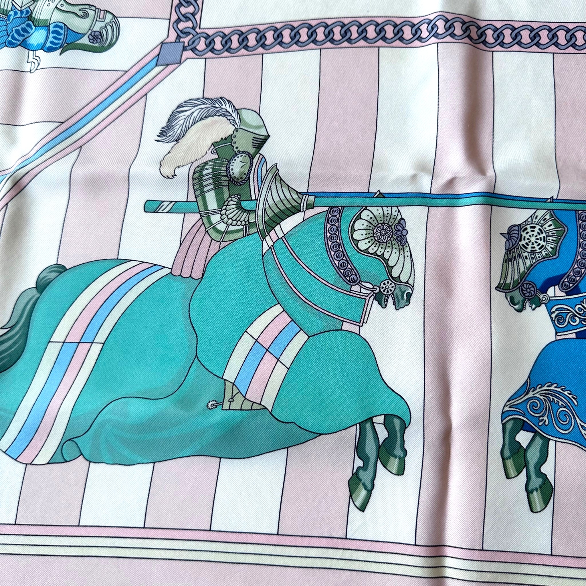 SHOCKS IN FEATHER - Hermès scarf 90 cm