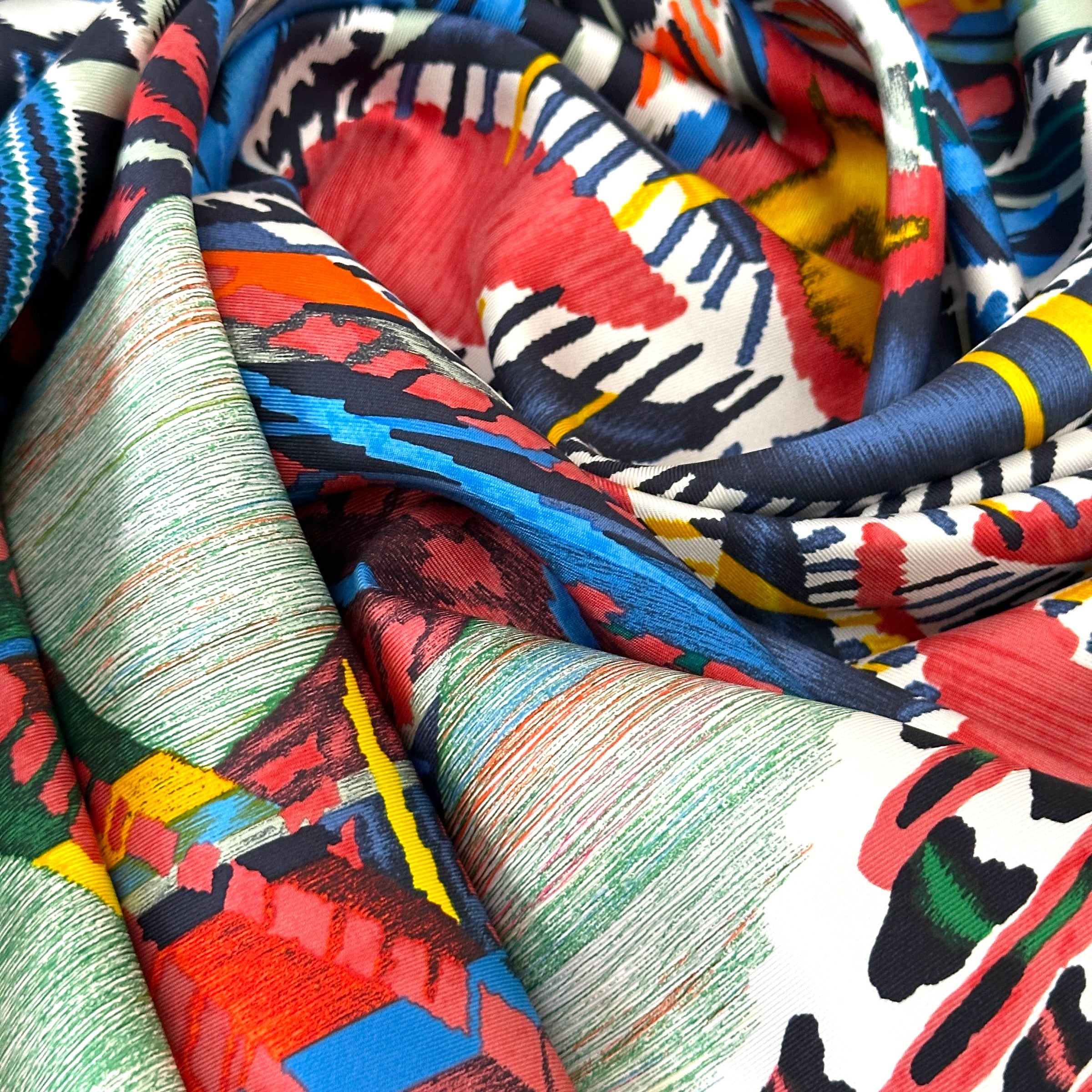 Analyzing image  foulard-carre-hermes-le-chat-carre-par-florence-manlik