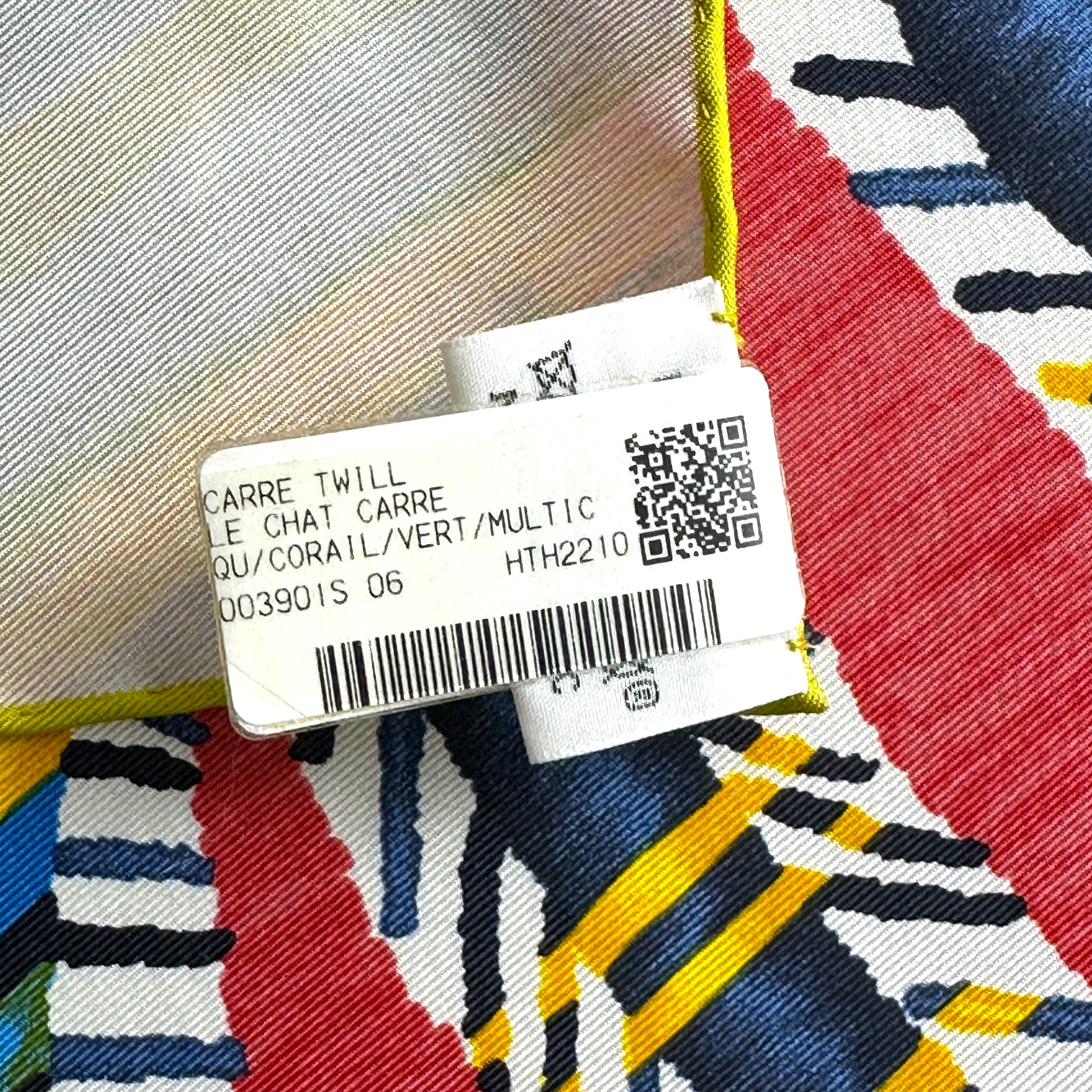etiquette-du-magasin-Analyzing image  foulard-carre-hermes-le-chat-carre-par-florence-manlik-etat-comme-neuf