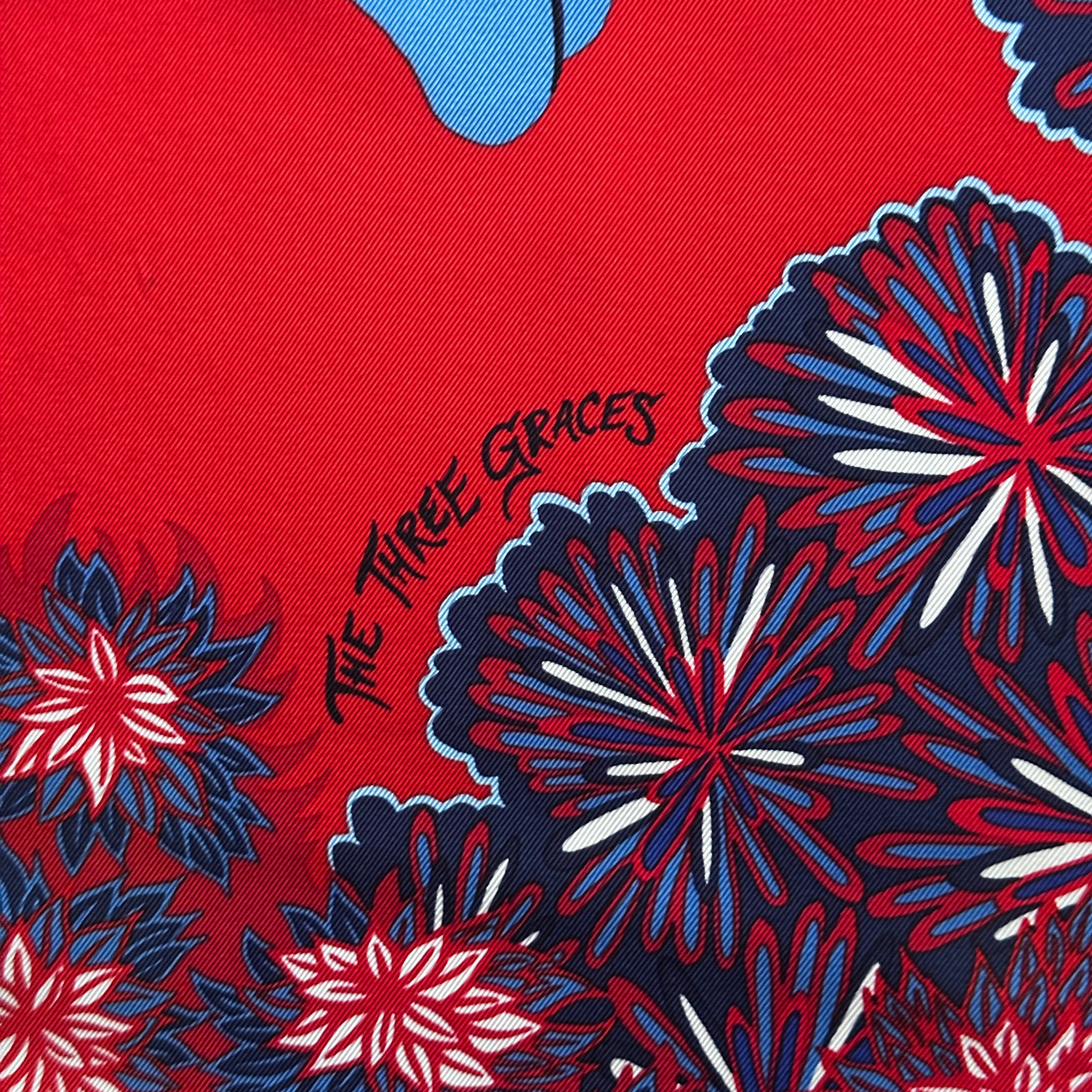 Signature The Three Graces et détails graphiques sur soie rouge