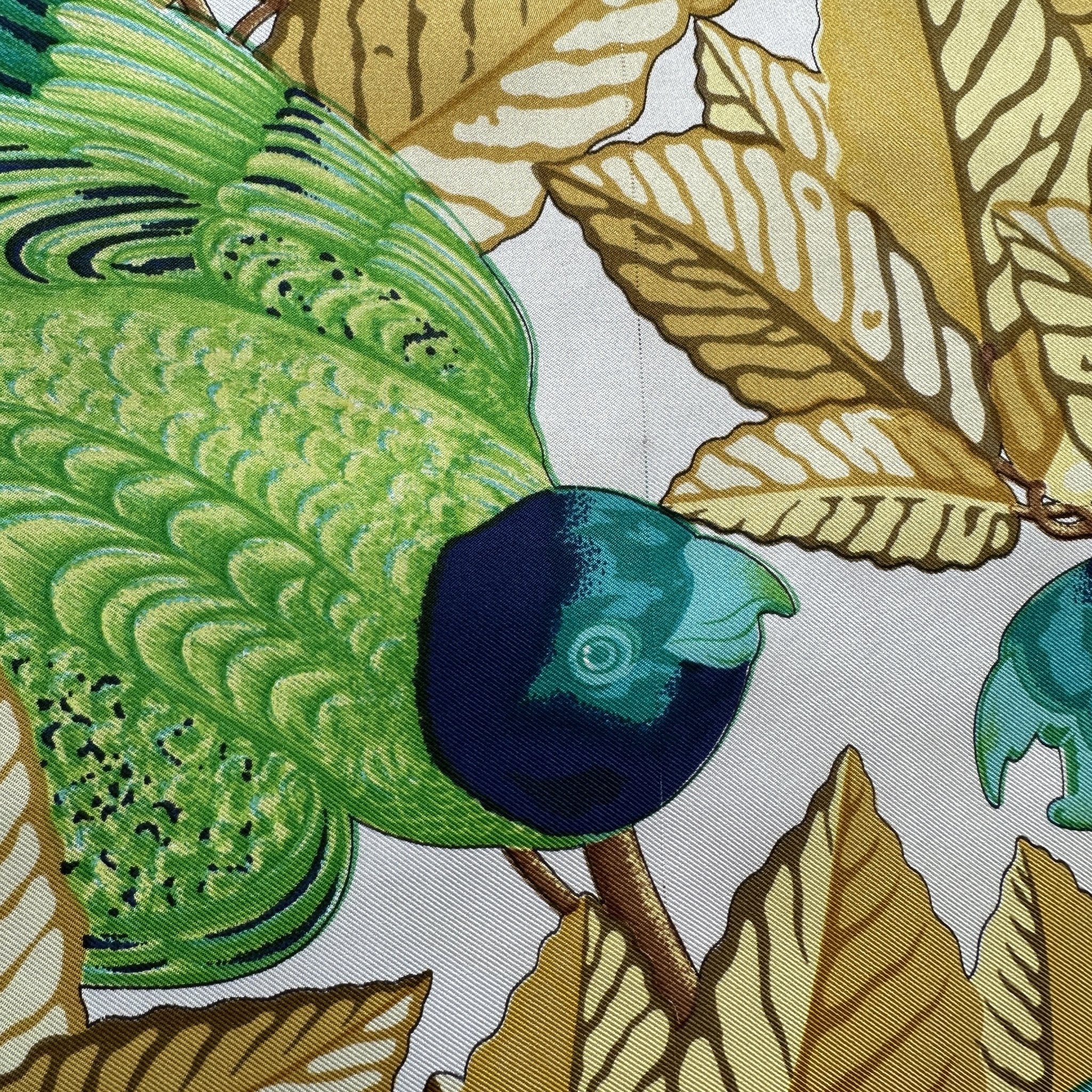 Détail du motif : tete de  perroquet bleu-vert au plumage coloré